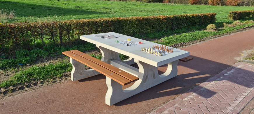 Multi gaming table backgammon