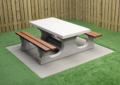 Betonnen picknickset met zittingen van bamboe