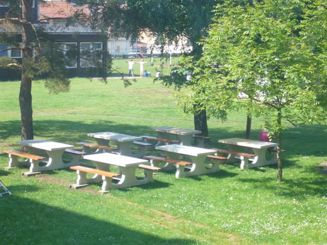 Serie picknicktafels Naturel Beton met bamboe planken