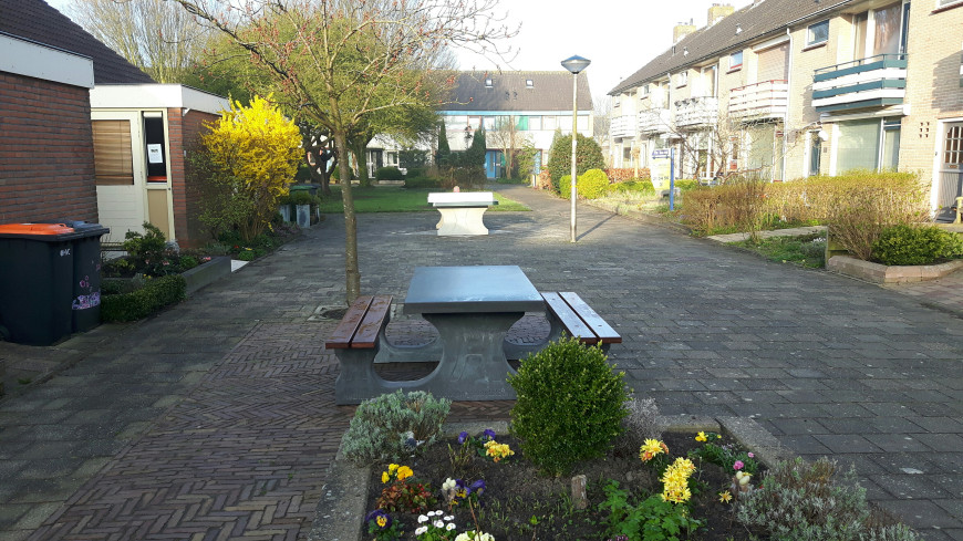 Antraciet gekleurde picknicktafel met bamboe planken