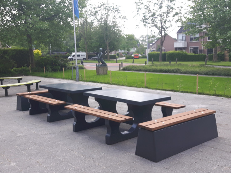 Combi van picknickset en banken