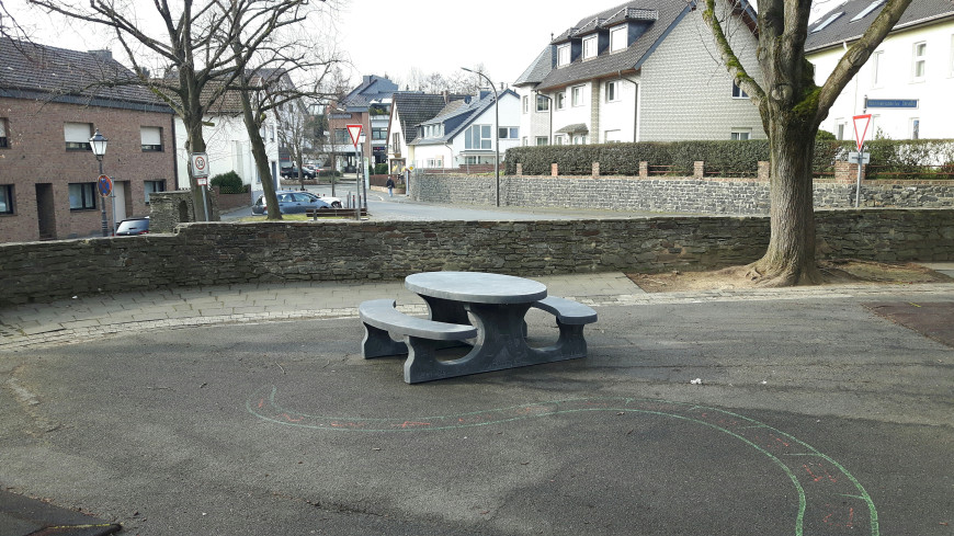 Ovaal vormgegeven picknickset in antraciet-betonnen uitvoering