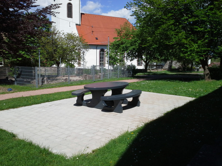 Mooie ovale vormgegeven picknickset van beton