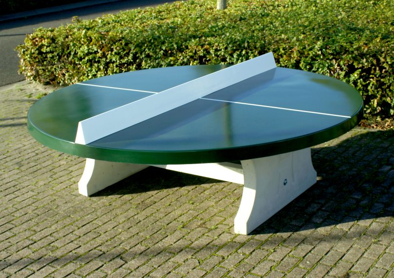 betonnen tafeltennistafel rond in de kleur groen